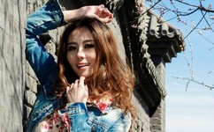 男同桌把我的奶罩扒了亲我的胸